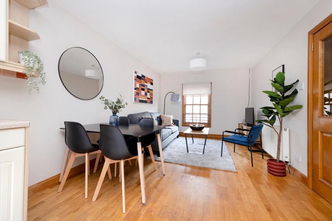 Joivy Bright And Cosy Flat Near The Scotland Gallery Edinburgh Bagian luar foto