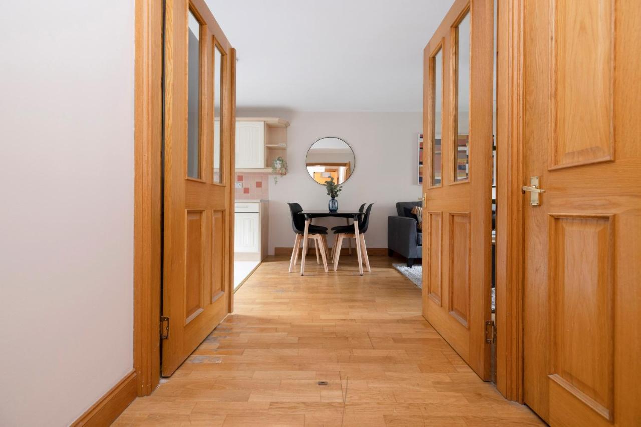 Joivy Bright And Cosy Flat Near The Scotland Gallery Edinburgh Bagian luar foto