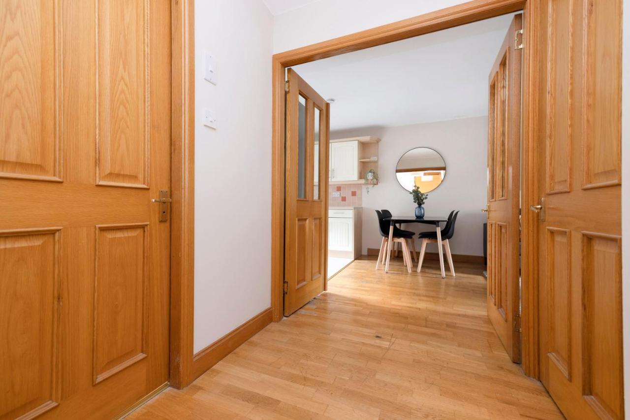 Joivy Bright And Cosy Flat Near The Scotland Gallery Edinburgh Bagian luar foto